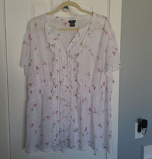 torrid White Floral Ruffle V-Neck Peplum Blouse